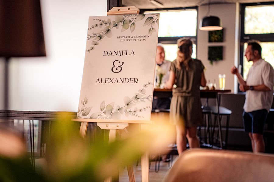 Willkommensspiegel zur Hochzeit im FIFTY SEVEN Karlsfeld